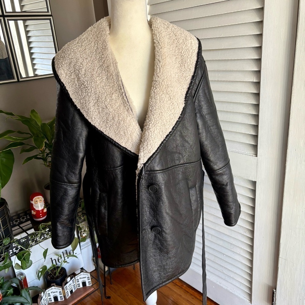 ASOS DESIGN Curve luxe collared bonded borg belted jacket - Picture 2 of 11